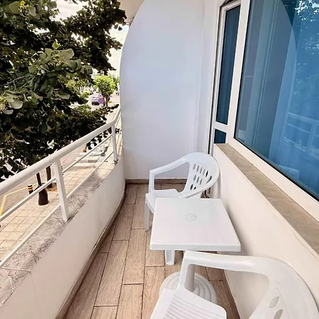 La Luna - Cozy Seaside In By Flat Mаnager דירה נסבר